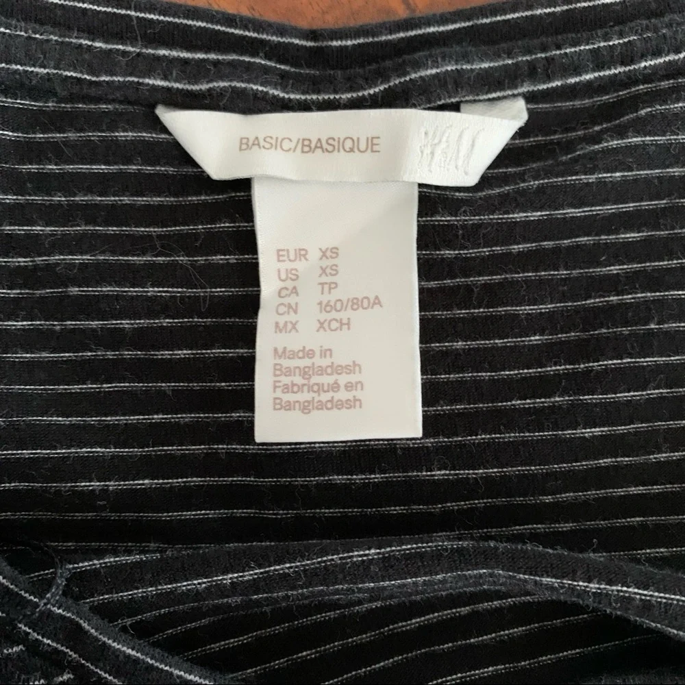 Basic H&M Ladies Top - Picture 3 of 3